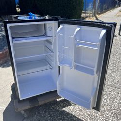 Mini refrigerator