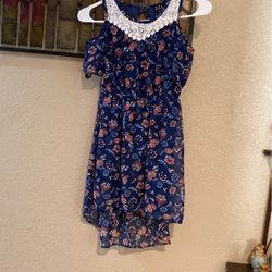 Girs Off The Shoulder Dress Size 8