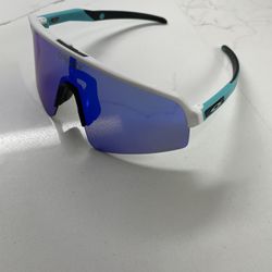 Brand New Oakley Sutro Lite Sweep Sunglasses