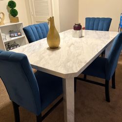 Marvel Table With Chairs 