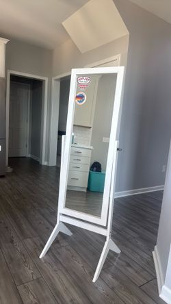Standing mirror