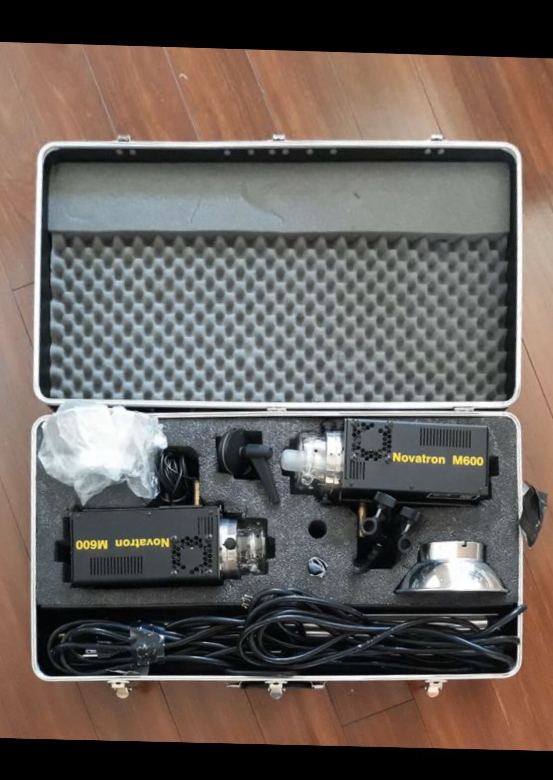 Flashes, umbrellas, tripods on sale!