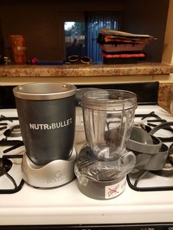 Nutri bullet 600w max with all containers and lids