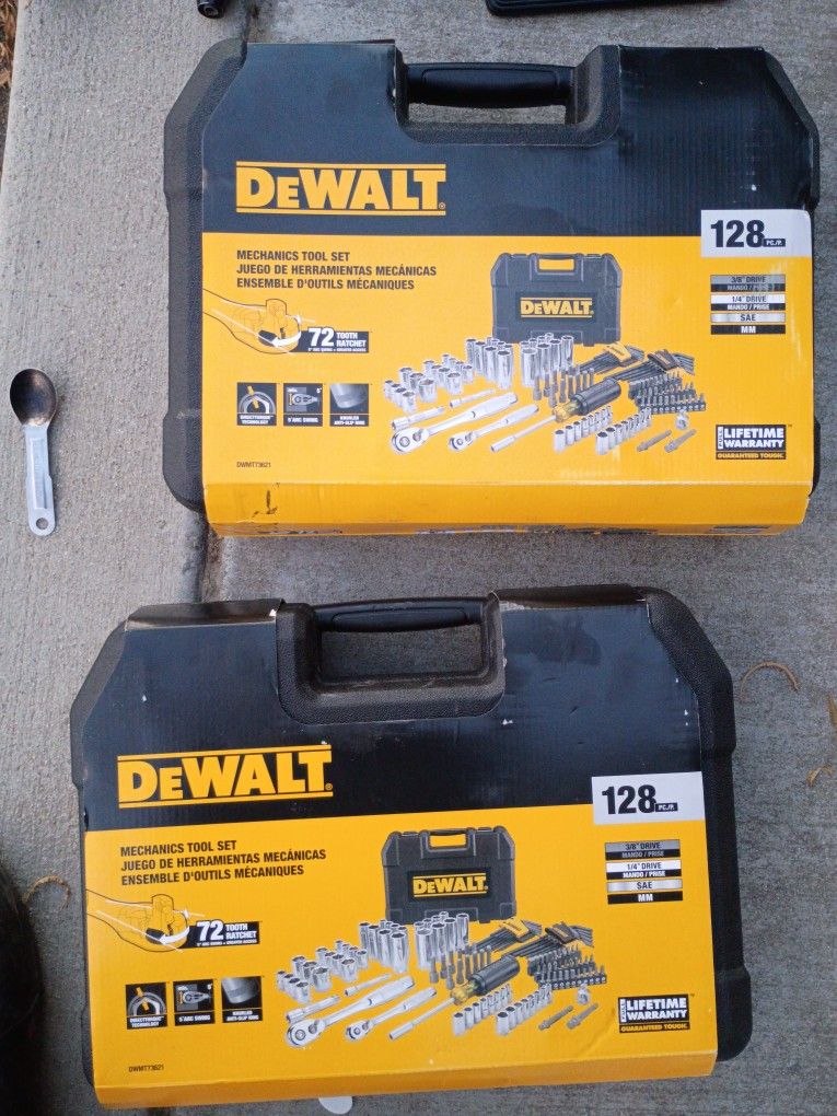 DeWalt 128 PC. (2) Lithium Jump Starter Flashlight