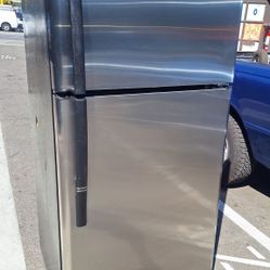 APARTMENT REFRIGERATOR ,28"WIDE..DELIVERED.
