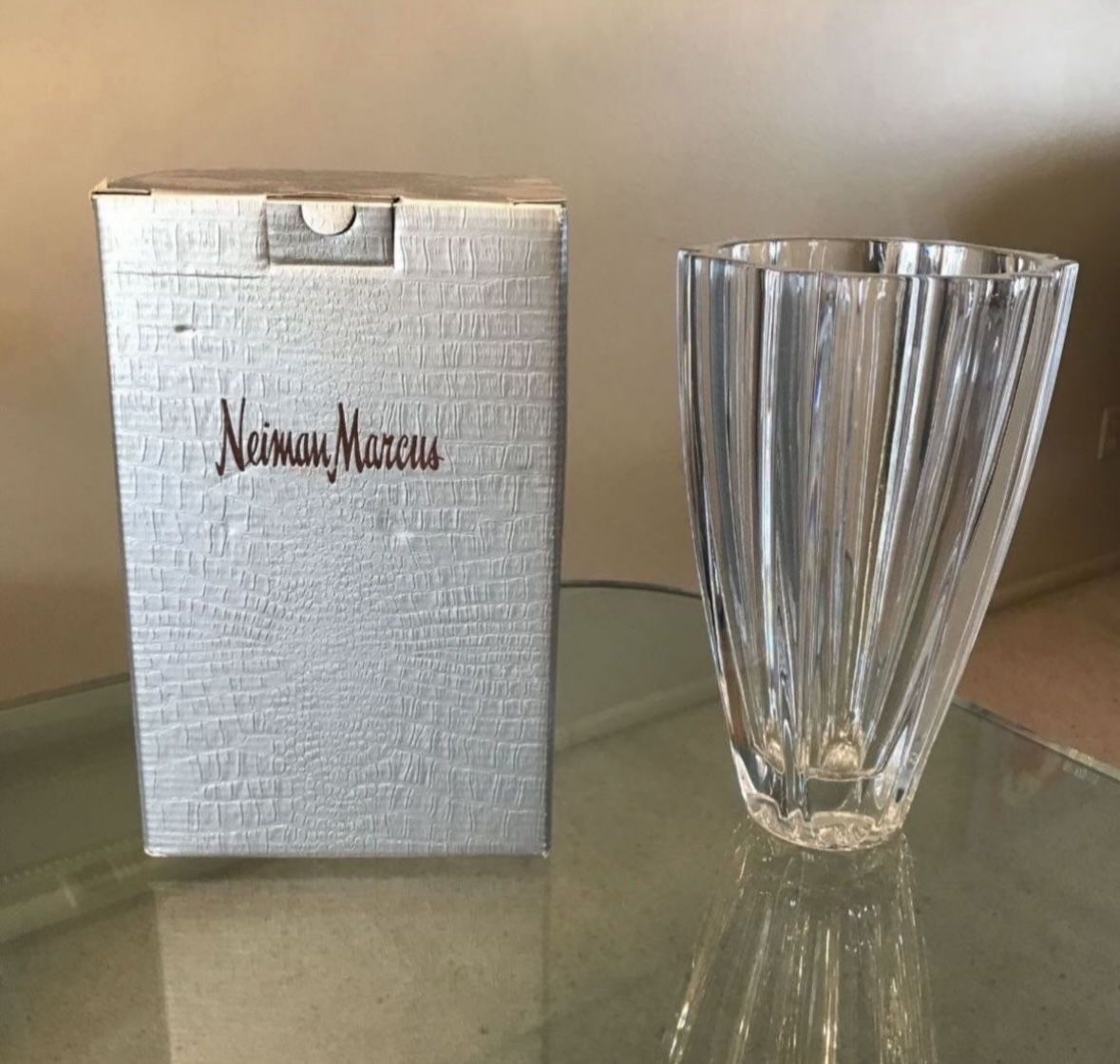 BNIB New Neiman Marcus Lumina 9” Lead Cut Crystal Modern Vase $195 Retail