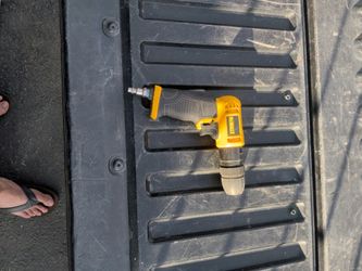 Dewalt 3/8 Reversible Air Drill