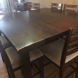 Dining room  table 8 Chairs dark Color Good Condition 