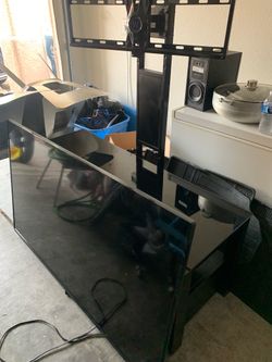 Vizio 55inch smart tv hd for sale with stand and all
