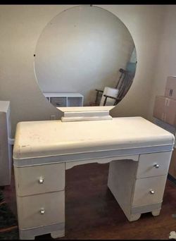 Vintage vanity with mirror