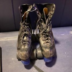 Young Star By Roller Derby Size 4