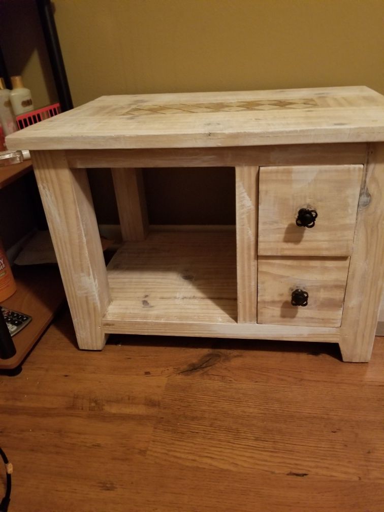 Cocktail and end table great shape 85.00 no holds