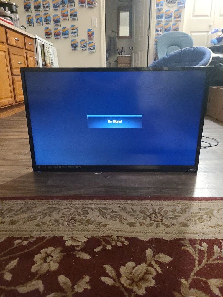 32 Vizio Flat Screen Tv With Buttons On The Back So No Remote