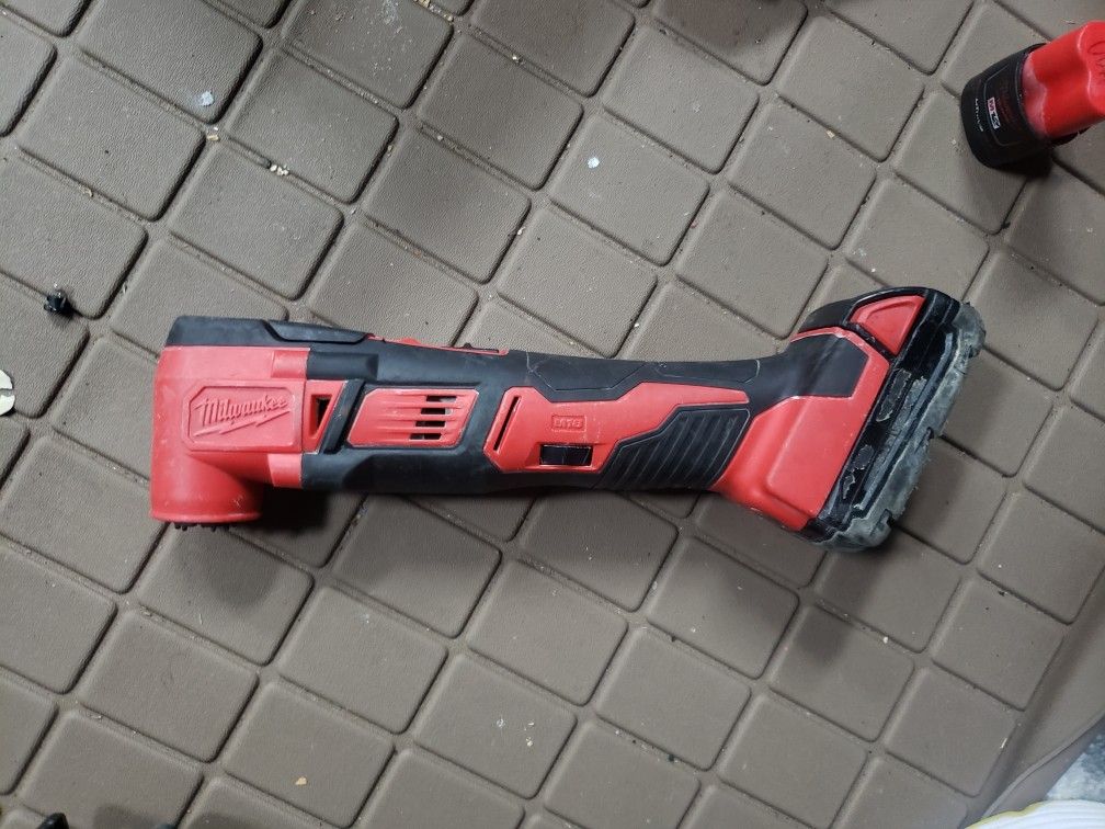 Milwaukee M18 Oscillating Tool