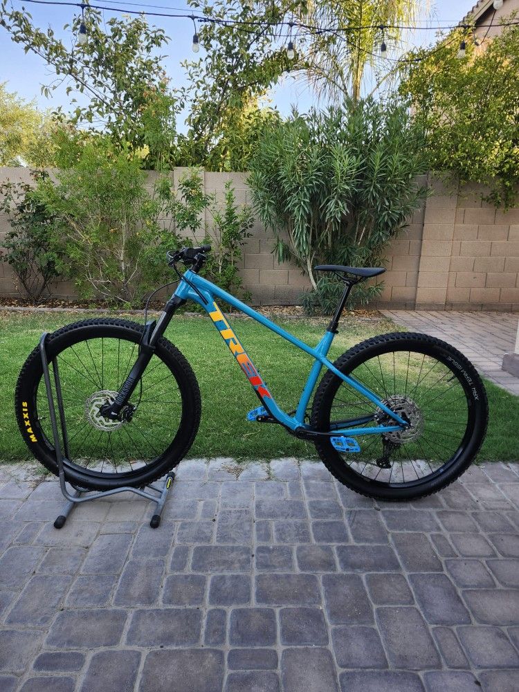 TREK ROSCOE 7 MOUNTAIN BIKE 29 ER 1 X 12 SPEED AIR SHOCK ROCKSHOX DROPPER POST SEAT ( SETUP TUBELESS) CHECK MY OTHER BIKES