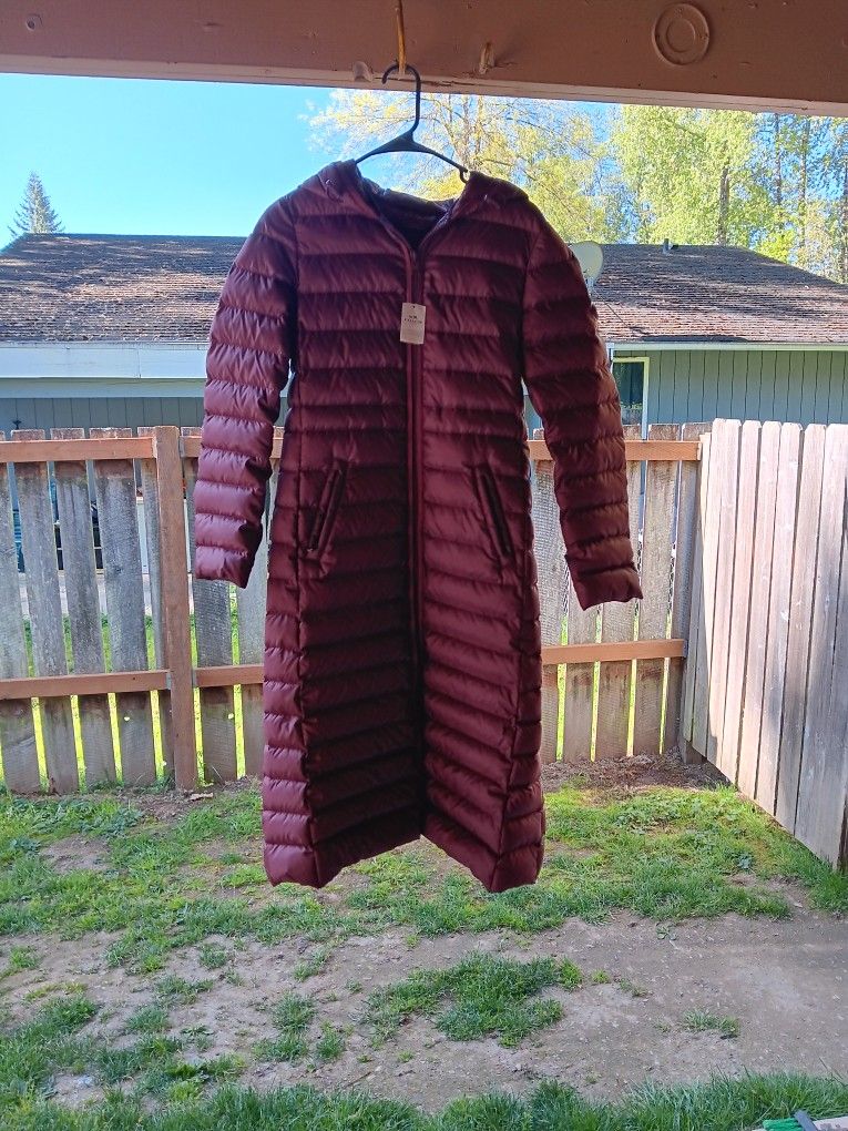 Lady's coach long Dawn burgundy color with hood coat size XS brand new