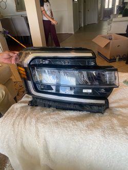 Right Headlight Ford Explorer 2023