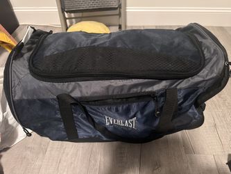 5 Traveling Bags And Boxing Gloves/mits