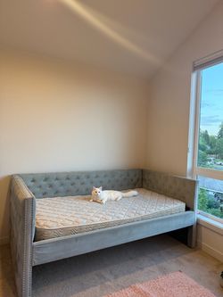 Twin Bed Frame with Wooden Slats – Great Condition