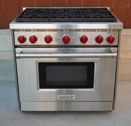 36" WOLF GAS RANGE 6 BURNER MODEL#GR366 BRAND NEW NEVER USED