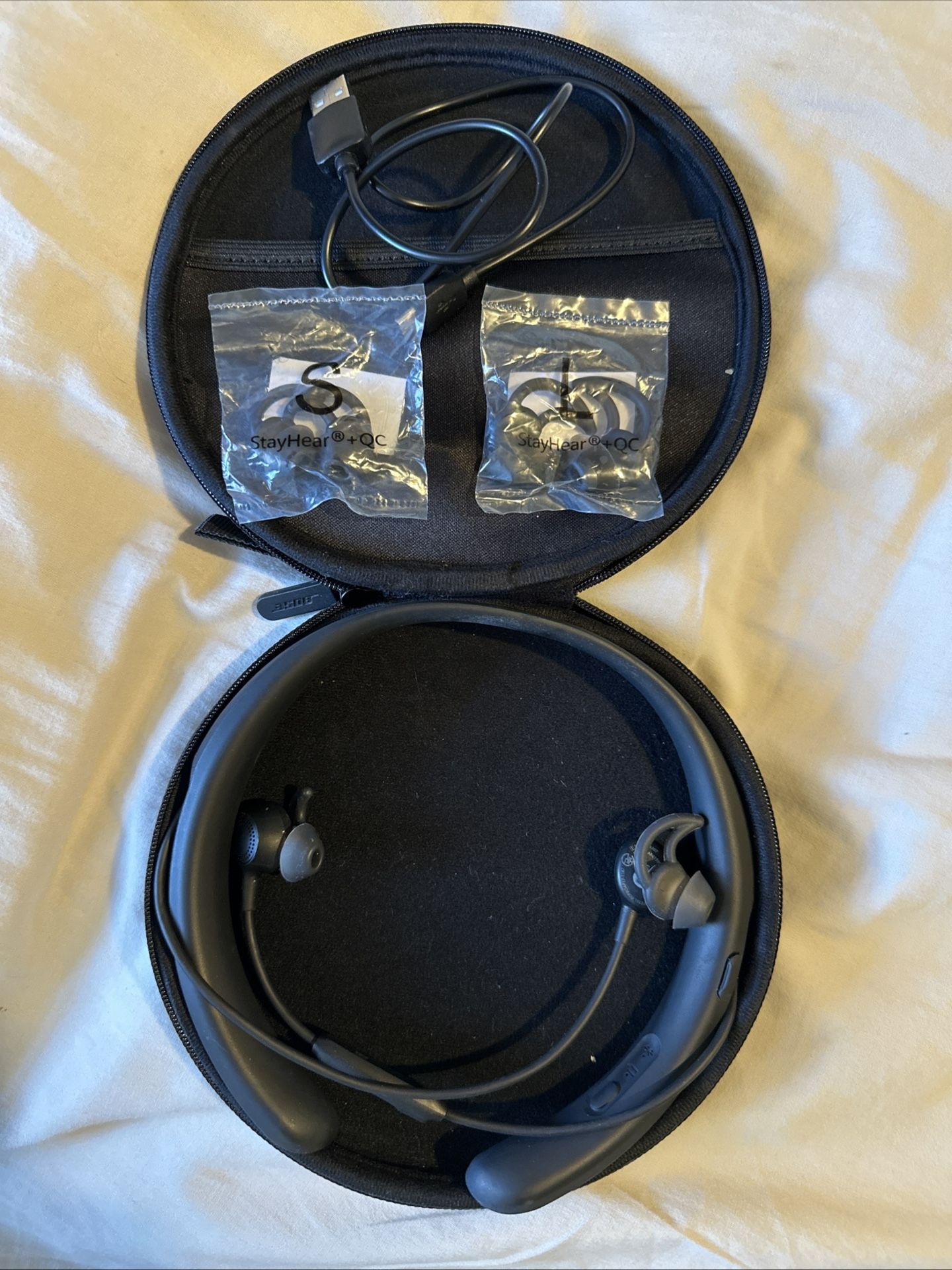 Bose QuietControl 30 Wireless Headphones Neckband Black with Case