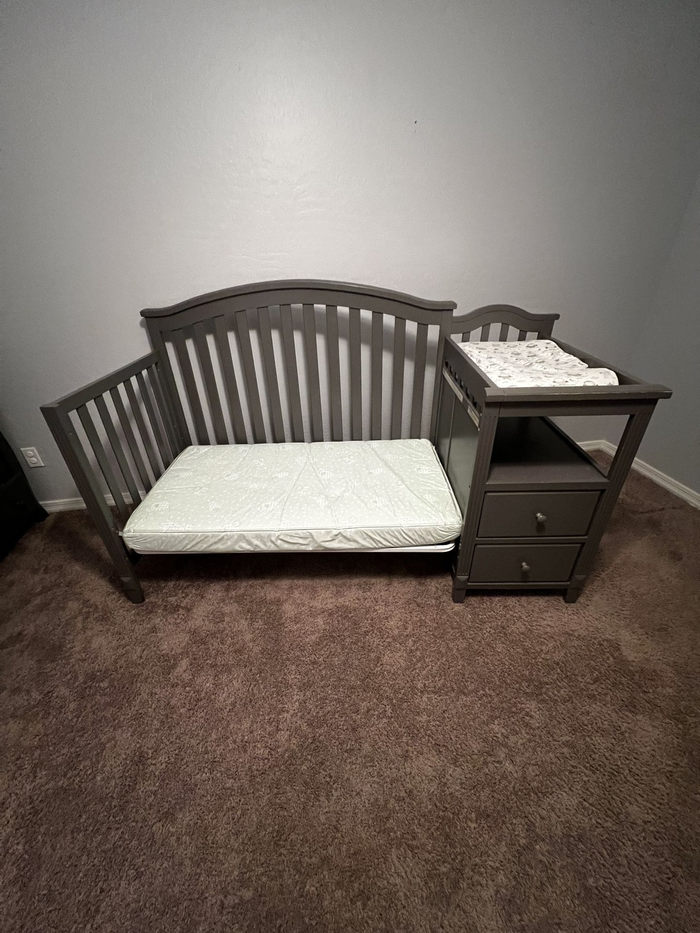Crib/changing Table 