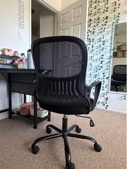 Black Desk Chair