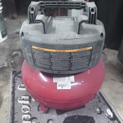 Porter-Cable 6 Gallon 150 PSI Pancake Air Compressor with Hose 