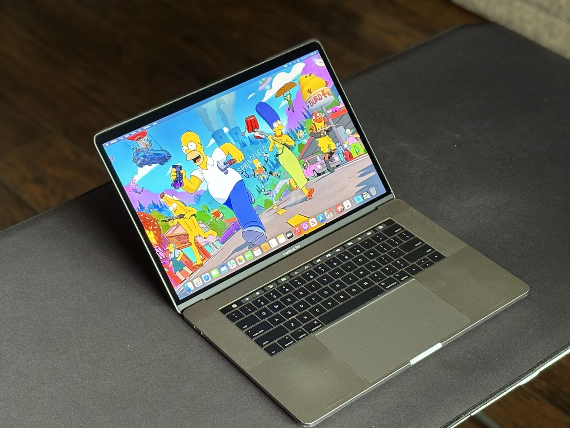 2018 MacBook Pro (HexaCore i7) 16gb/500gb