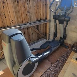 Life Fitness 95X Engage Elliptical Machine
