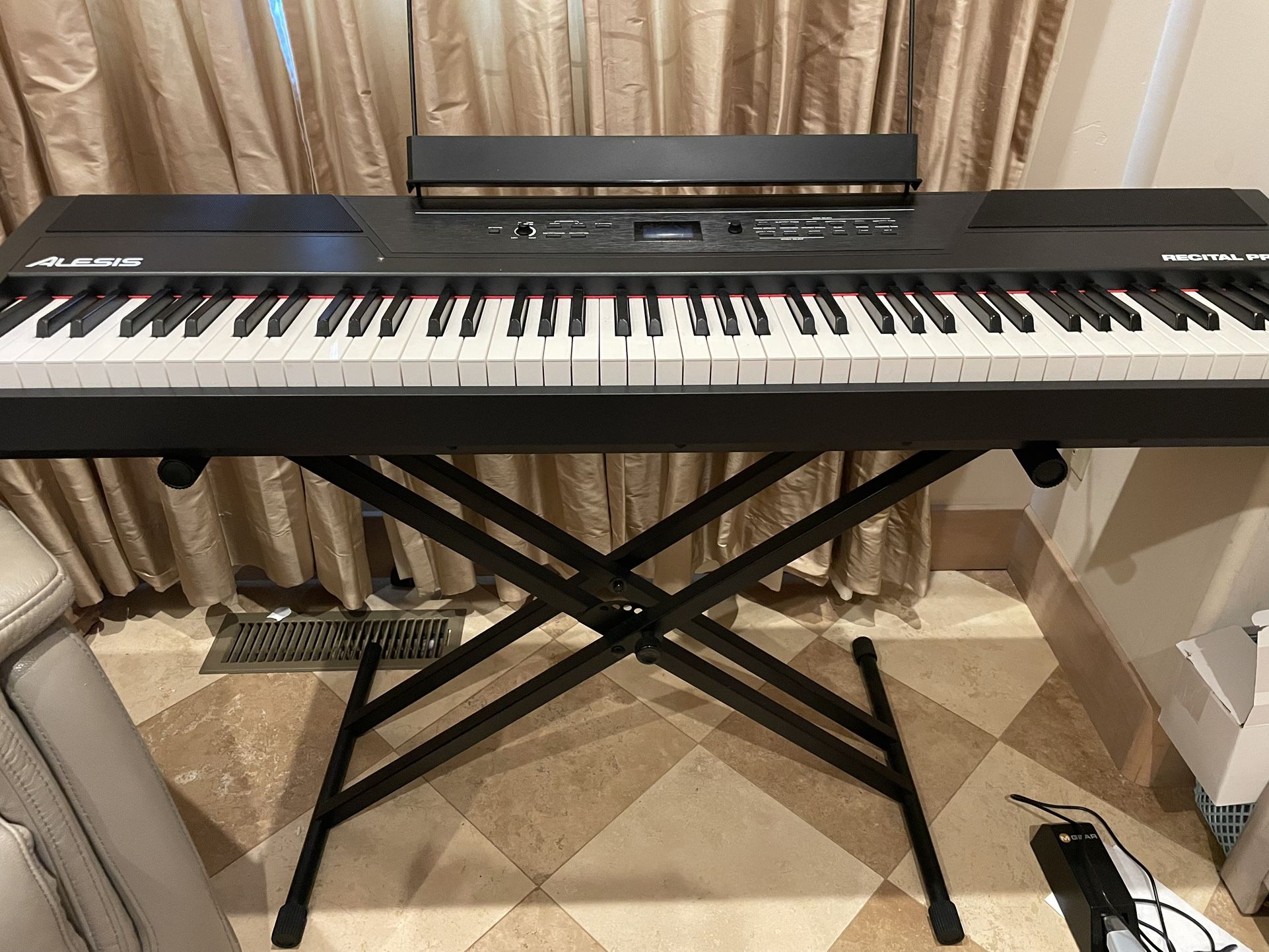 Digital Piano -Alesis Recital Pro