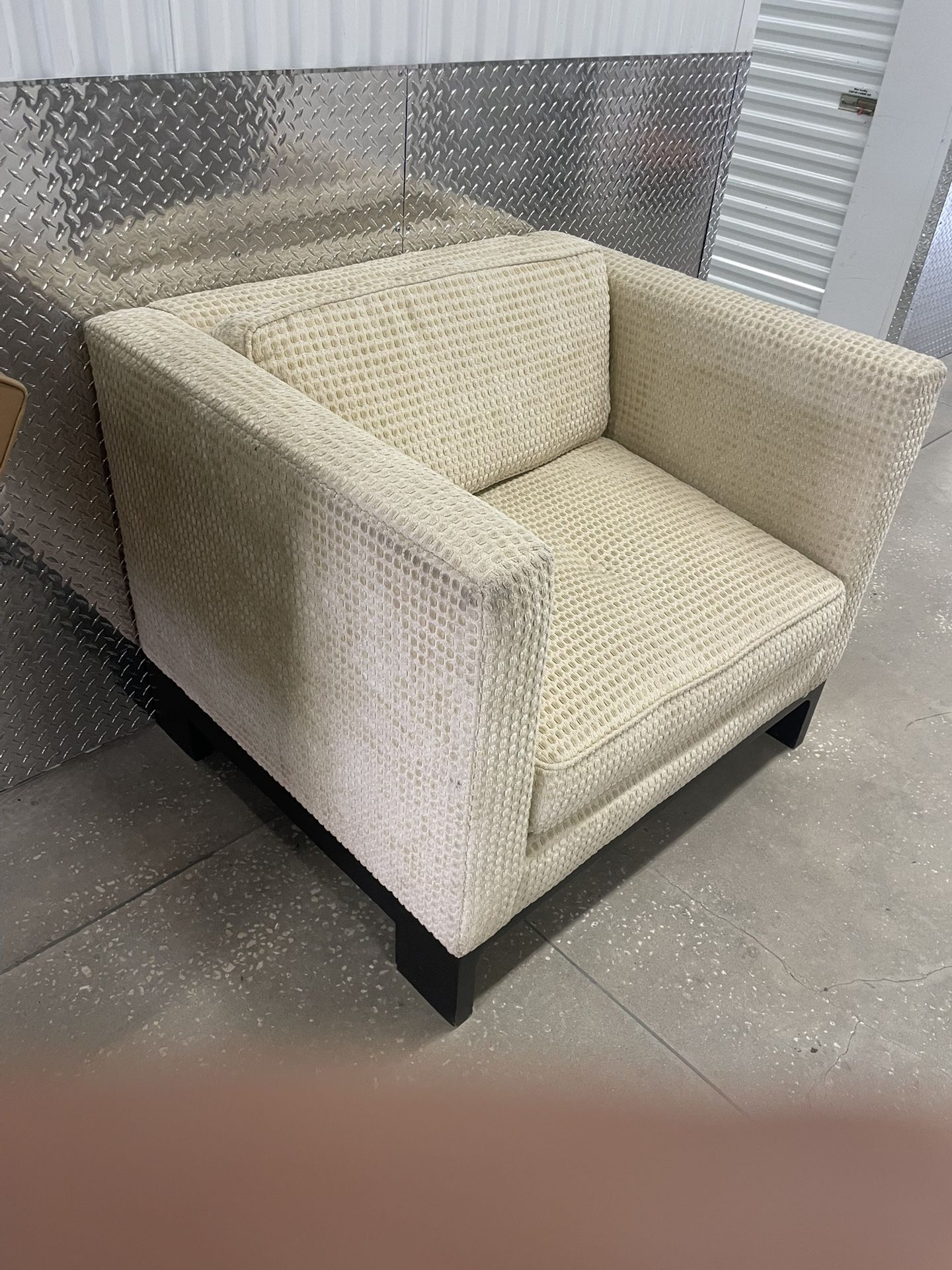 ๐ **Snag This Stunning Kelly Hopper Century Furniture Oversized Armchair for Only $99.99๐