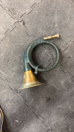 Antique hunting horn
