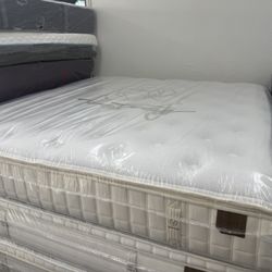 KING SIZE KING KOIL NATURAL COLLECTION (PLUSH) MATTRESS & BOX SPRINGS BED SET