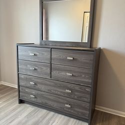Queen size bedroom set