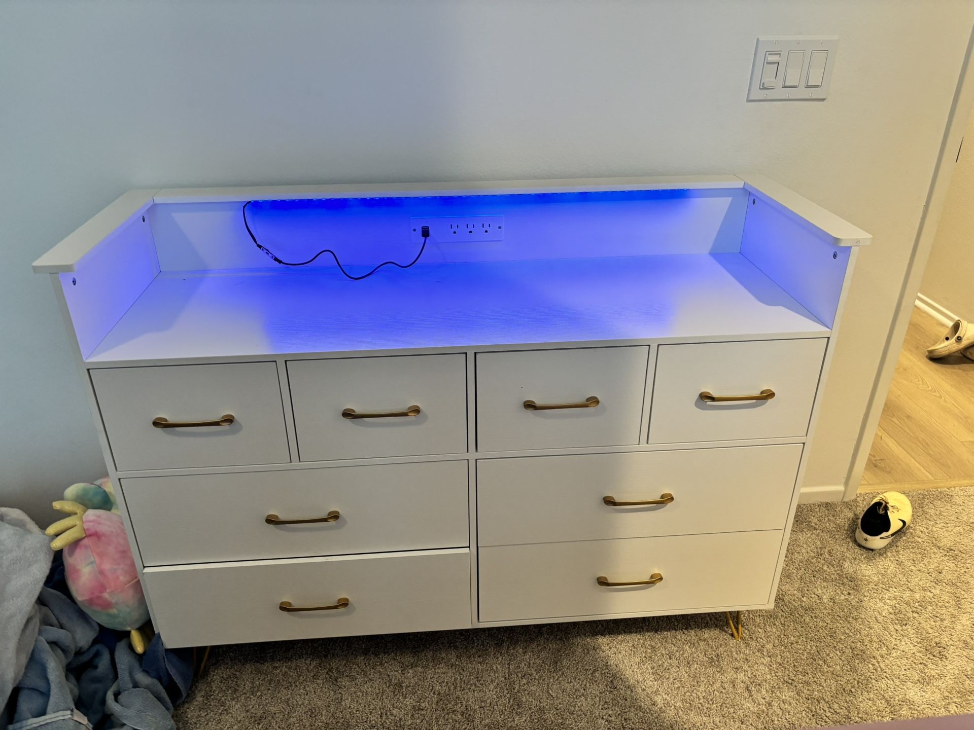 2 LED Dressers