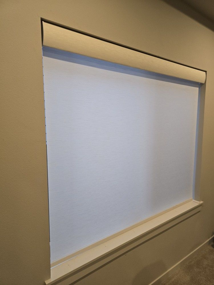 Lutron Roller Shade With Remote