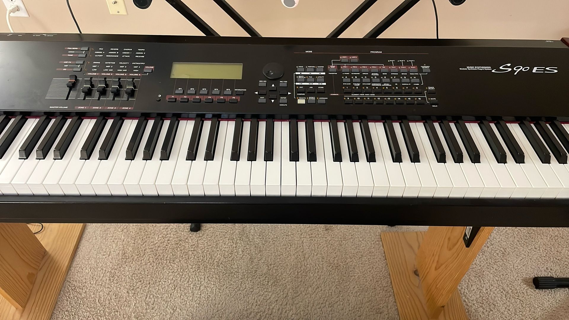 Yamaha S90ES
