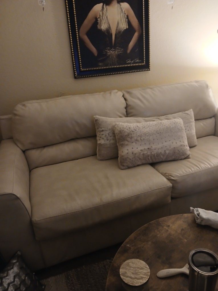 Cream Colored Leather Couch Full Sleeper 