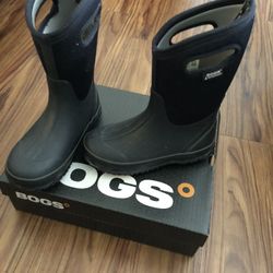 BOGS Size 3 snow boots kids