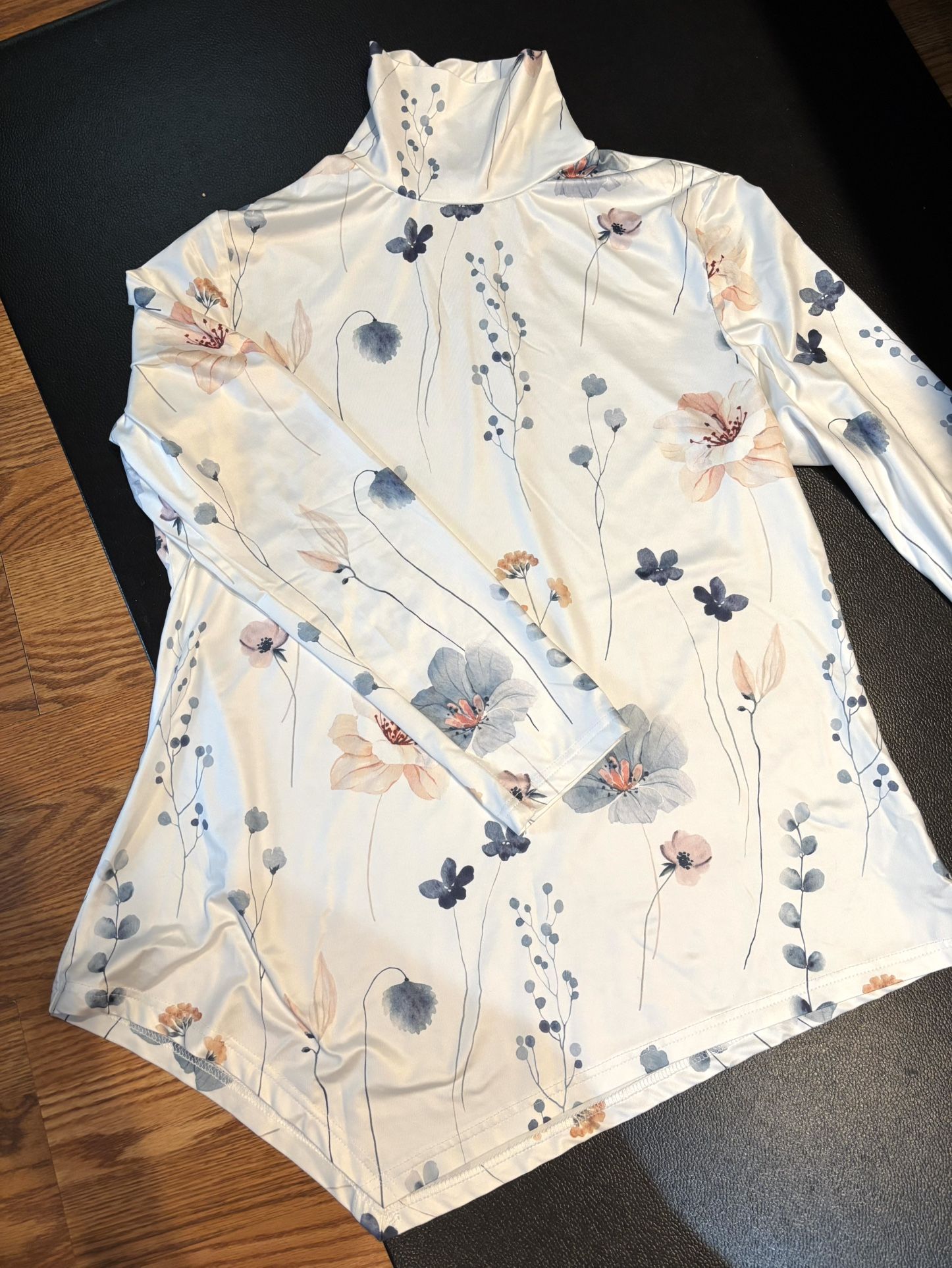 Women’s flowered summer spring top. Size large/xlarge