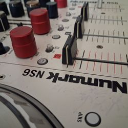 Numark NS6 DJ BOARD (Autographed)