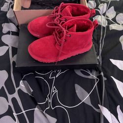 Brand: Uggs        Color:red      Size:8