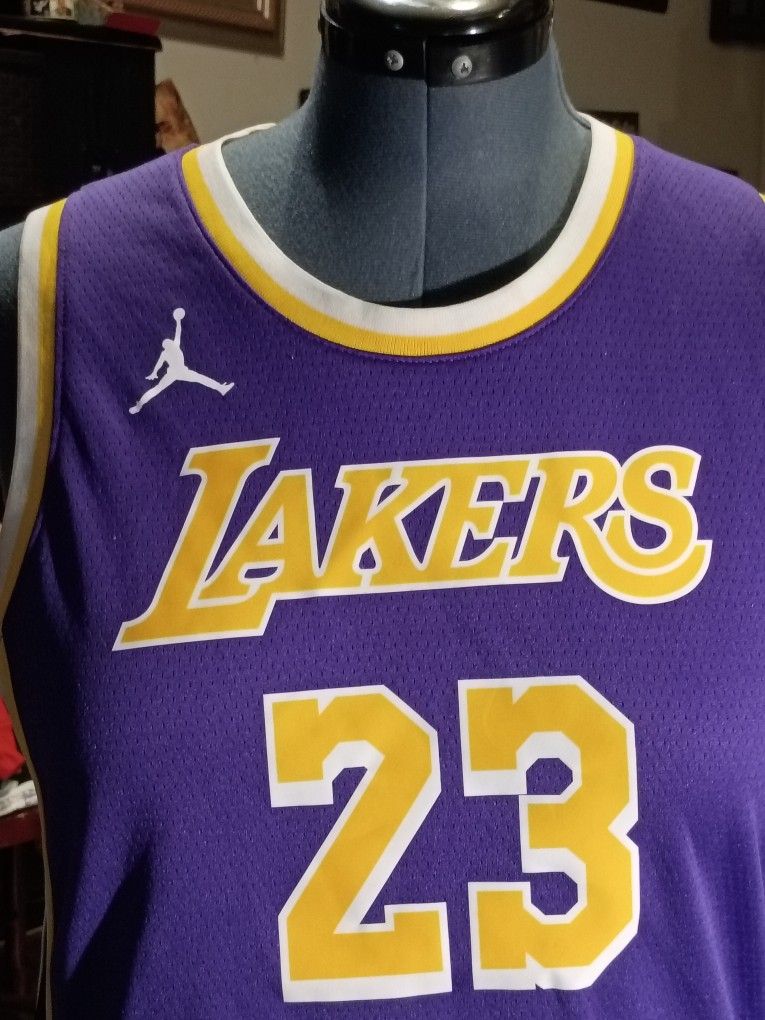 NEW NIKE SWINGMAN NBA JERSEY #23 LEBRON JAMES