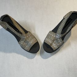 Steve Madden Cute Silver Wedge Summer Sandals, NWOT, Fabric Uppers