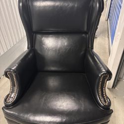 Elegant Tufted Wingback Armchair – Emerald Green Upholstery