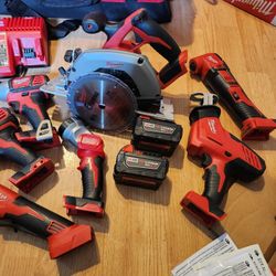 7-tools Milwaukee 2 Bateries,bag And Charger 