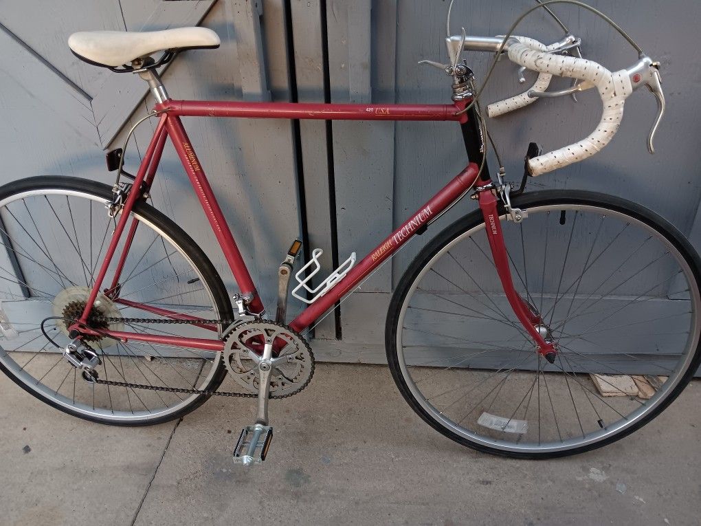59cm.     Road Bike.       RALEIGH