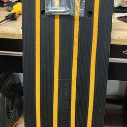 SKYSHALO Curb Ramp 2.6 in. Rise Rubber Driveway Ramps Heavy Duty 33069 lbs. Weight Capacity Threshold Ramp Curbside Bridge