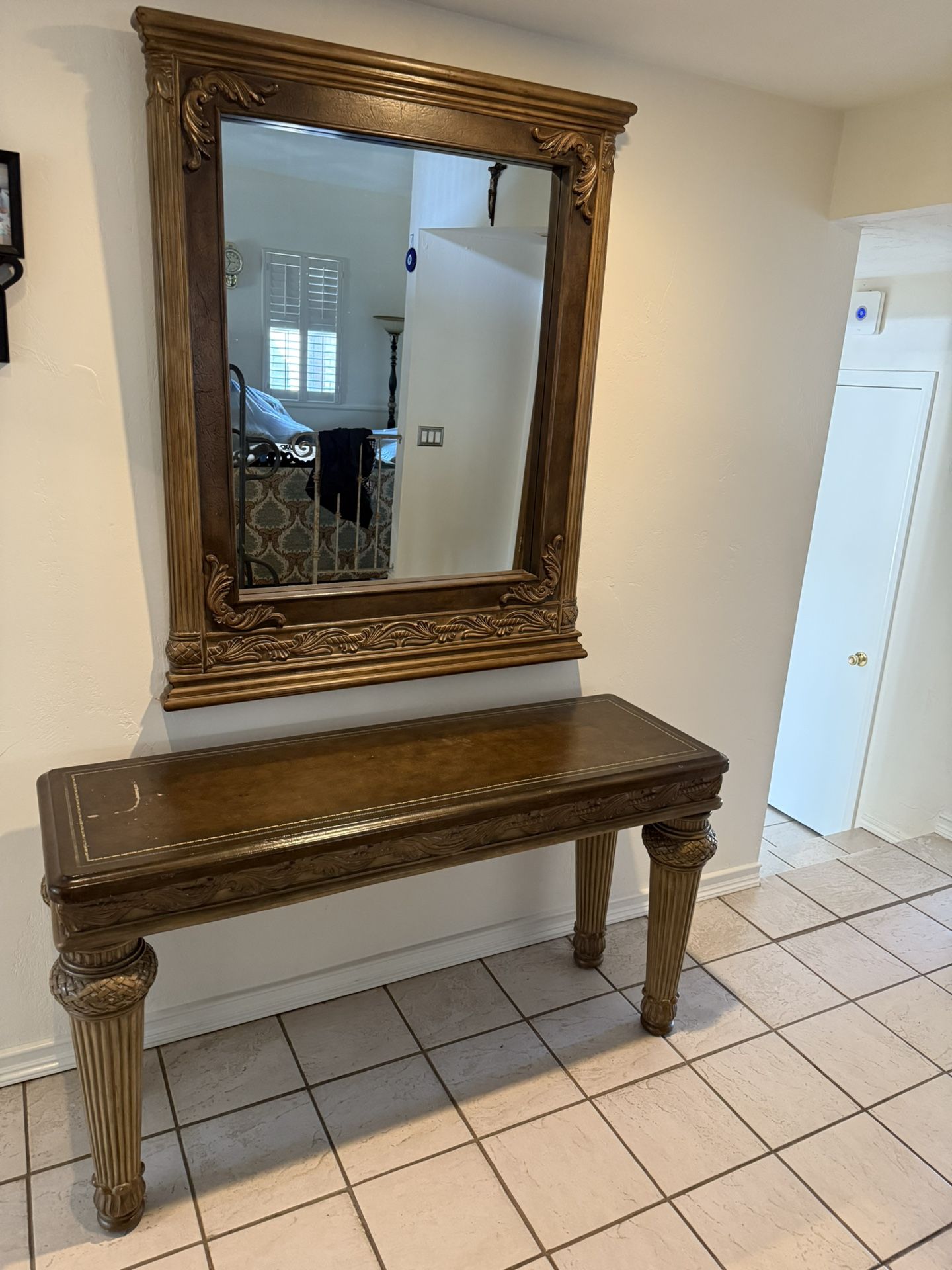 Table & Mirror